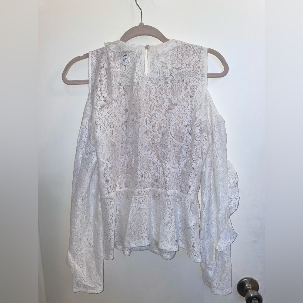 BCBG MAXAZRIA TOP OPEN SHOULDERS WORN